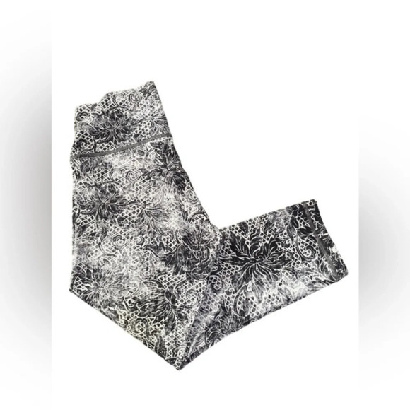 LULULEMON | Wunder Under Crop (High-Rise) *Full-On Luxtreme 21" - Picture 2 of 9